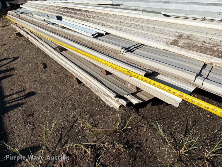 image for item EP7658 Approximately 60 pieces of metal siding