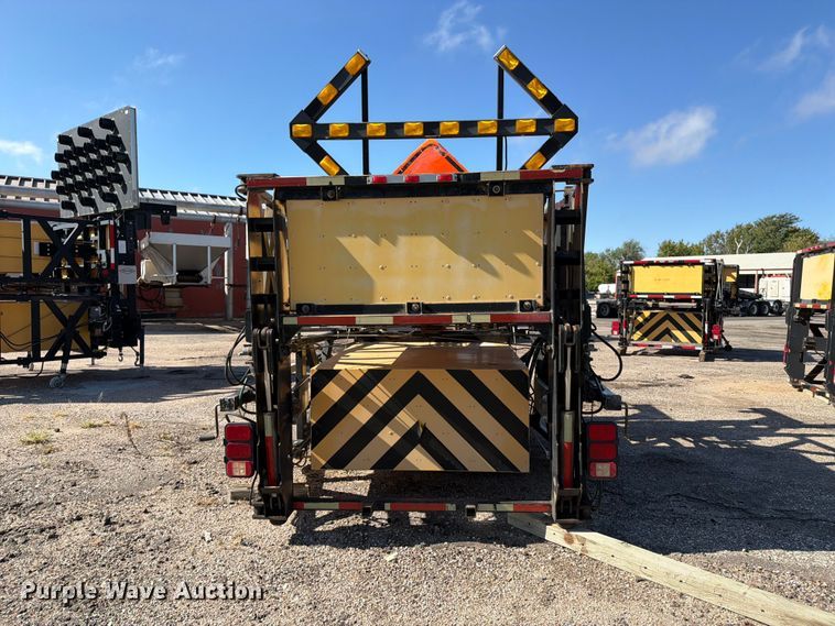 image for item EP7660 2004 Trinity TMA 9181 crash attenuator