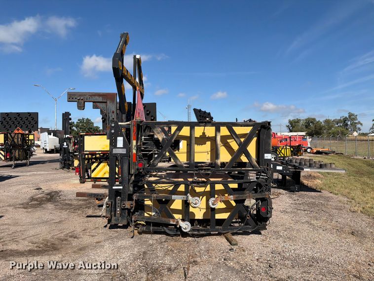 image for item EP7660 2004 Trinity TMA 9181 crash attenuator
