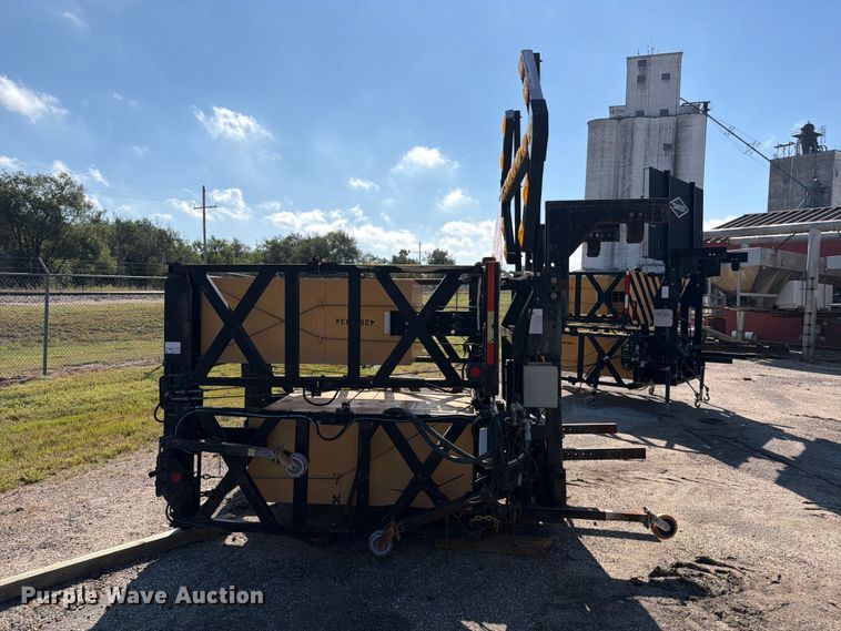 image for item EP7660 2004 Trinity TMA 9181 crash attenuator