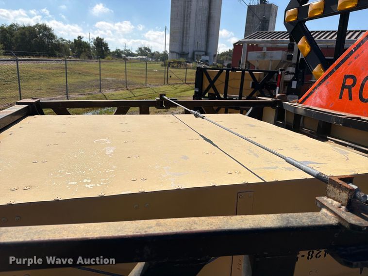 image for item EP7660 2004 Trinity TMA 9181 crash attenuator