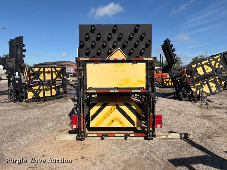 image for item EP7661 2006 Trinity TMA9182 crash attenuator