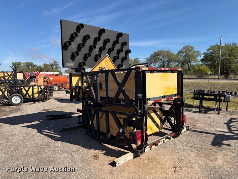 image for item EP7661 2006 Trinity TMA9182 crash attenuator