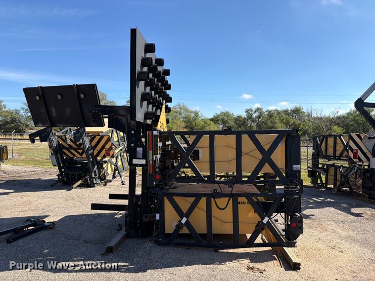 image for item EP7661 2006 Trinity TMA9182 crash attenuator