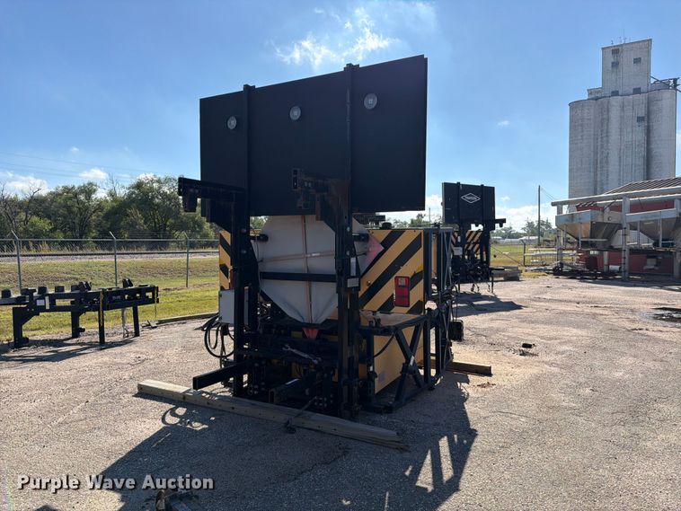 image for item EP7661 2006 Trinity TMA9182 crash attenuator