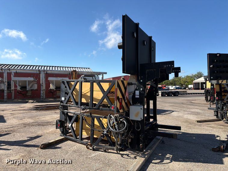 image for item EP7661 2006 Trinity TMA9182 crash attenuator