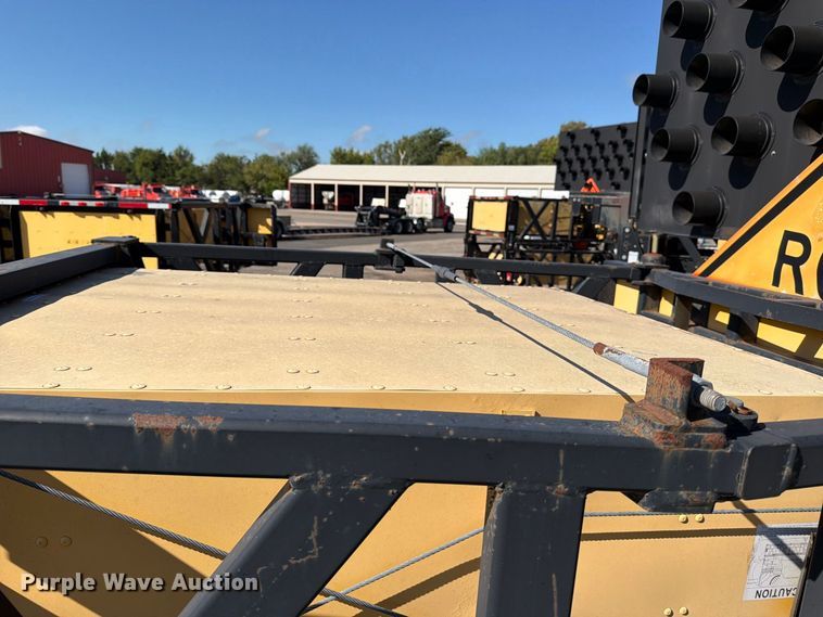 image for item EP7661 2006 Trinity TMA9182 crash attenuator