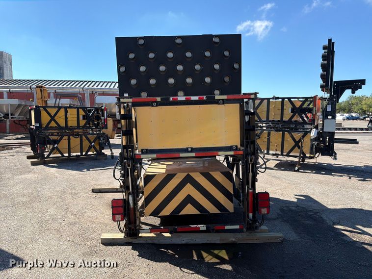 image for item EP7663 Trinity crash attenuator