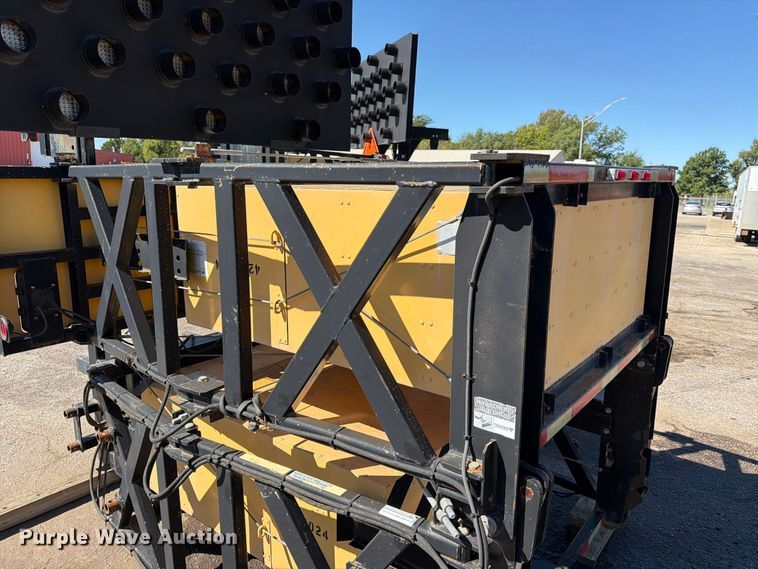 image for item EP7663 Trinity crash attenuator