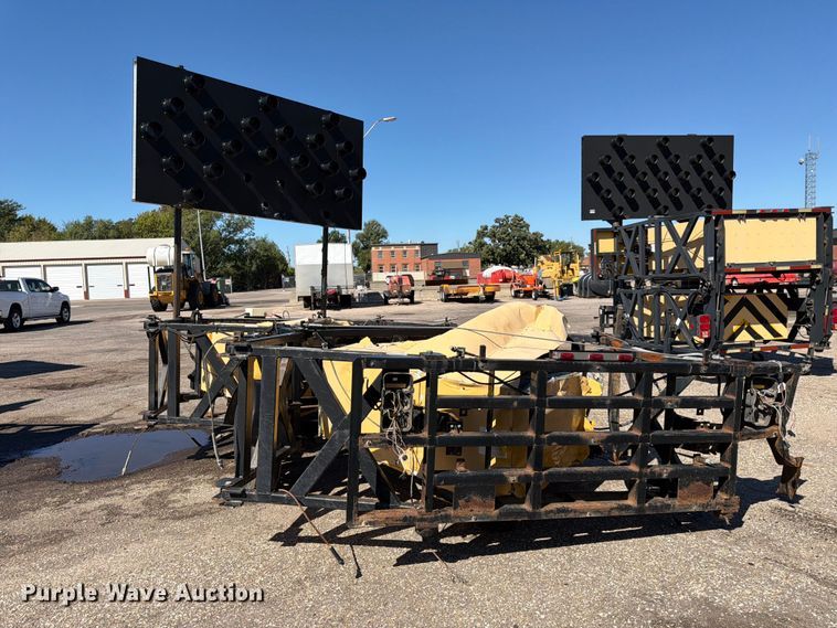 image for item EP7665 2009 Trinity crash attenuator