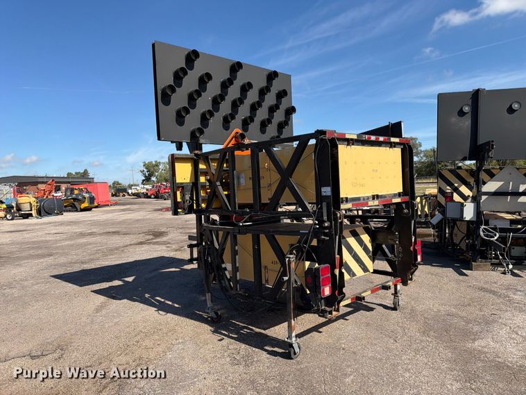 image for item EP7669 Trinity crash attenuator