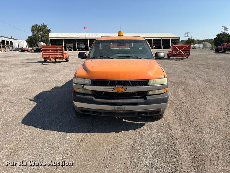 image for item EV6154 2002 Chevrolet Silverado 2500 pickup truck