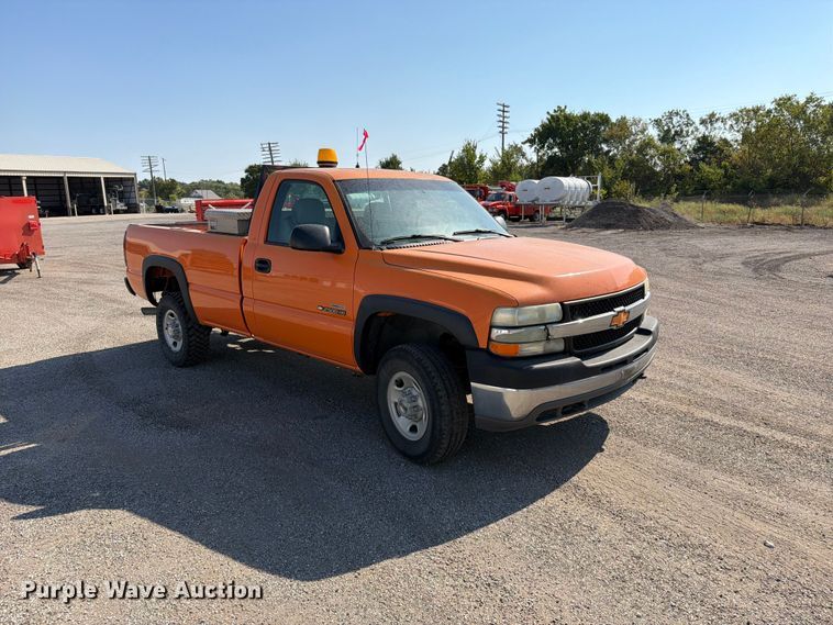 image for item EV6154 2002 Chevrolet Silverado 2500 pickup truck