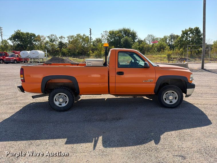 image for item EV6154 2002 Chevrolet Silverado 2500 pickup truck