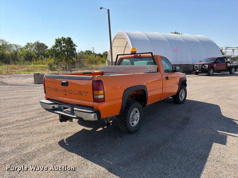 image for item EV6154 2002 Chevrolet Silverado 2500 pickup truck