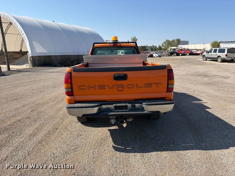 image for item EV6154 2002 Chevrolet Silverado 2500 pickup truck
