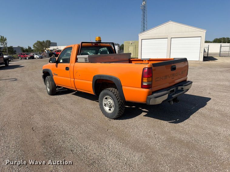 image for item EV6154 2002 Chevrolet Silverado 2500 pickup truck