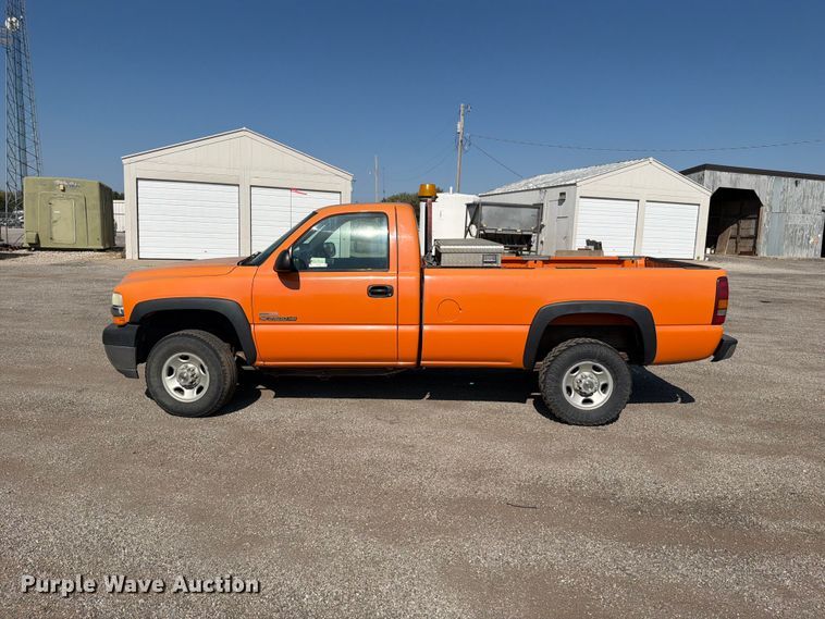 image for item EV6154 2002 Chevrolet Silverado 2500 pickup truck