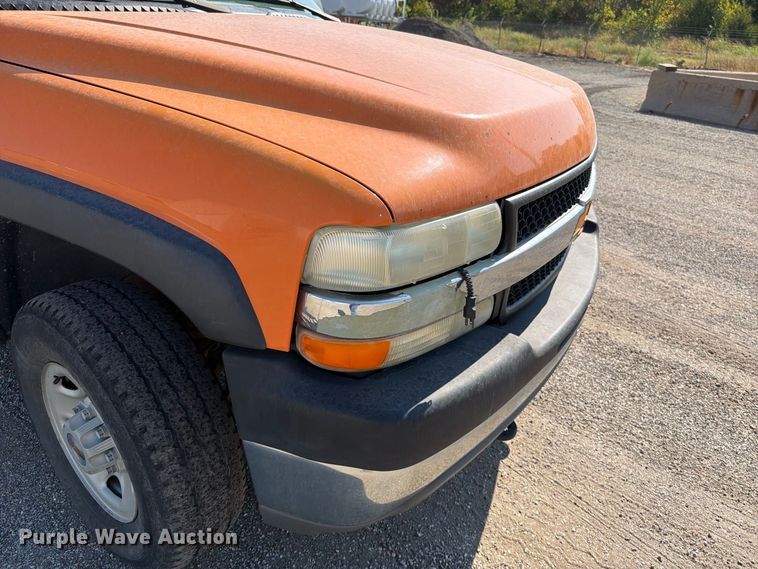 image for item EV6154 2002 Chevrolet Silverado 2500 pickup truck