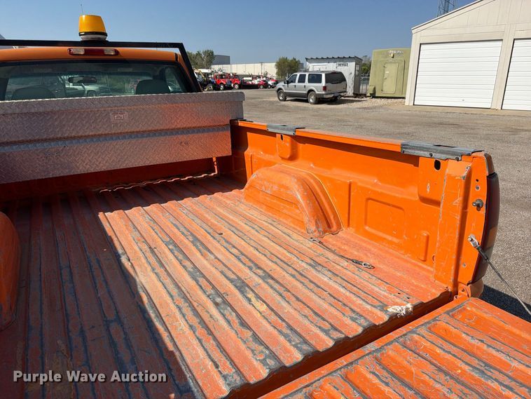 image for item EV6154 2002 Chevrolet Silverado 2500 pickup truck