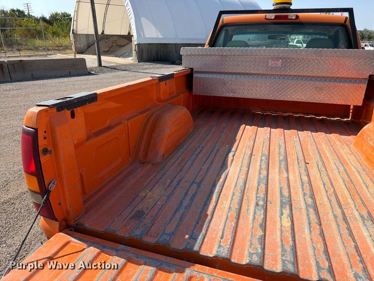 image for item EV6154 2002 Chevrolet Silverado 2500 pickup truck