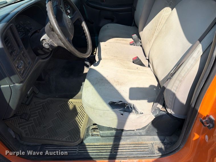 image for item EV6154 2002 Chevrolet Silverado 2500 pickup truck