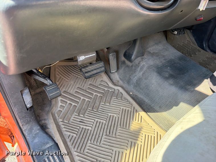 image for item EV6154 2002 Chevrolet Silverado 2500 pickup truck