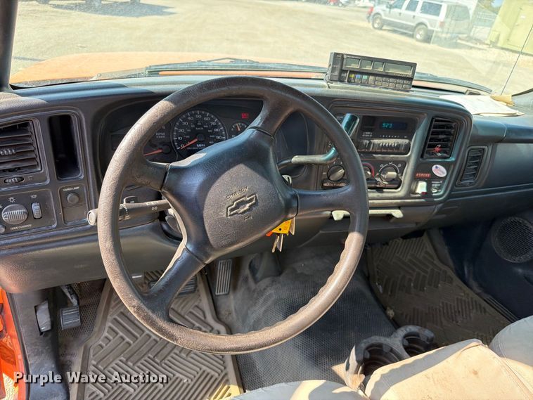 image for item EV6154 2002 Chevrolet Silverado 2500 pickup truck