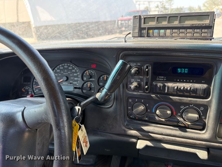 image for item EV6154 2002 Chevrolet Silverado 2500 pickup truck