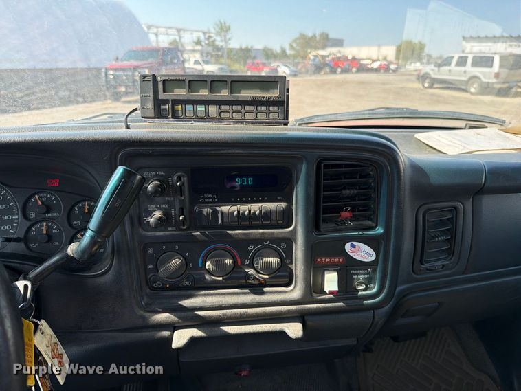 image for item EV6154 2002 Chevrolet Silverado 2500 pickup truck