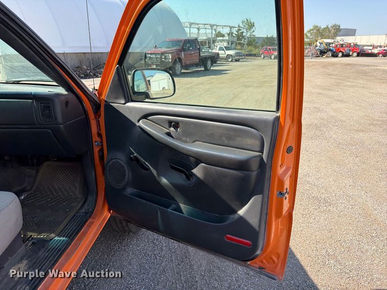 image for item EV6154 2002 Chevrolet Silverado 2500 pickup truck