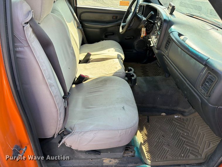 image for item EV6154 2002 Chevrolet Silverado 2500 pickup truck