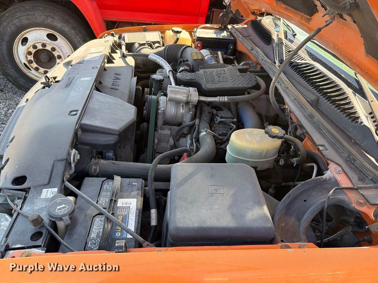 image for item EV6154 2002 Chevrolet Silverado 2500 pickup truck