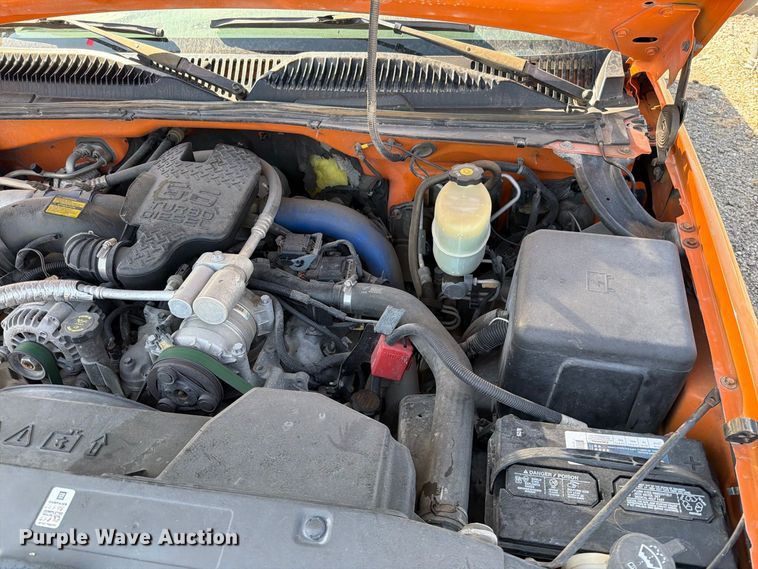 image for item EV6154 2002 Chevrolet Silverado 2500 pickup truck