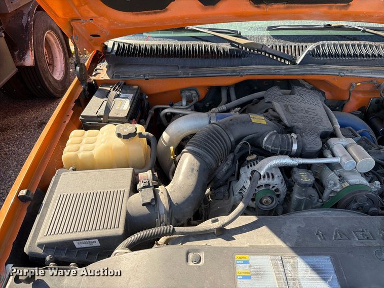 image for item EV6154 2002 Chevrolet Silverado 2500 pickup truck