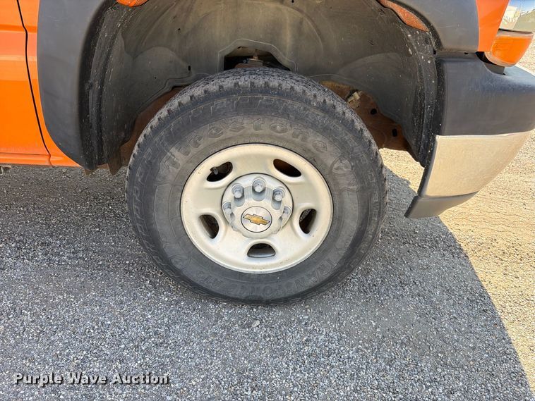 image for item EV6154 2002 Chevrolet Silverado 2500 pickup truck