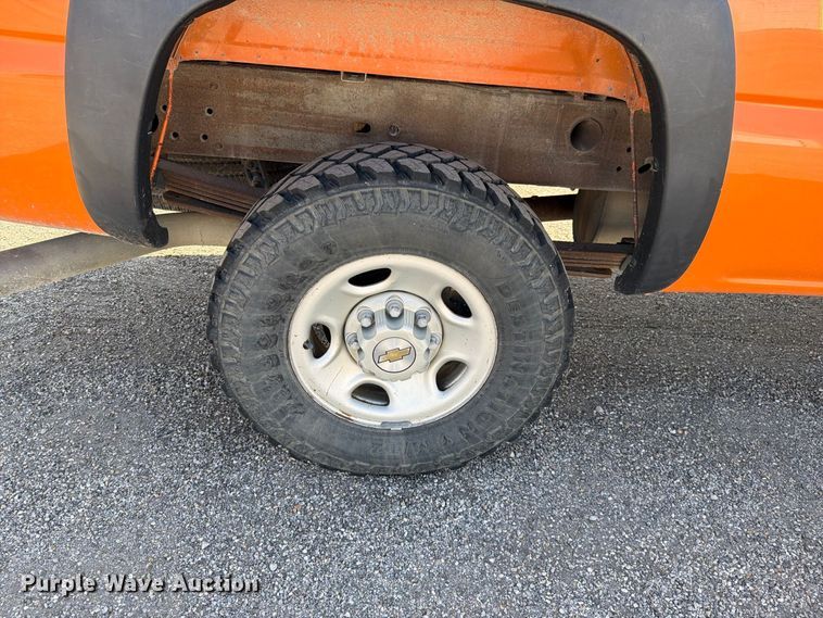 image for item EV6154 2002 Chevrolet Silverado 2500 pickup truck