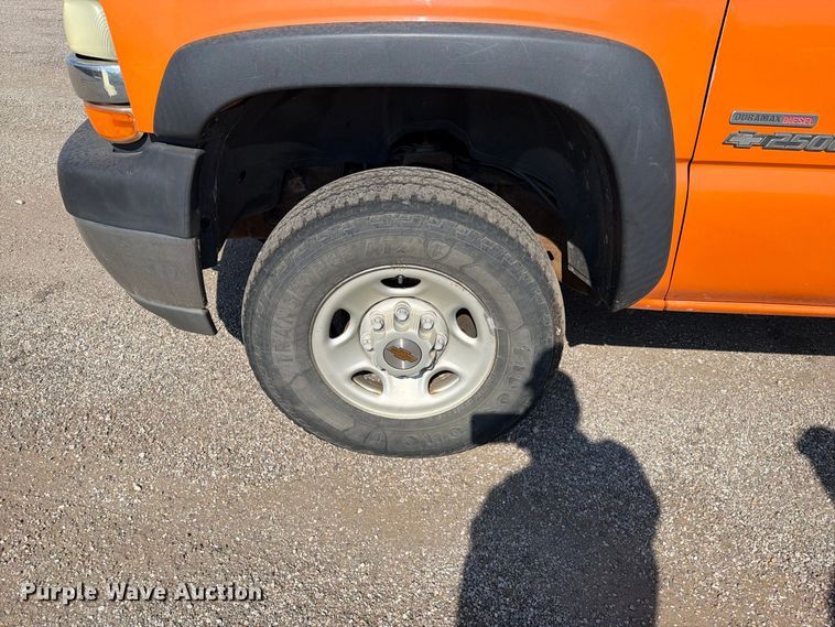 image for item EV6154 2002 Chevrolet Silverado 2500 pickup truck