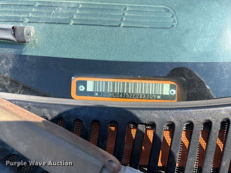 image for item EV6154 2002 Chevrolet Silverado 2500 pickup truck