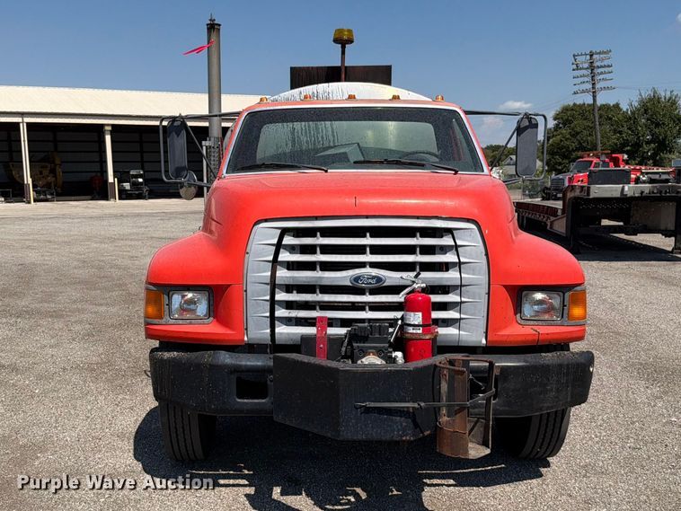 image for item EV6155 1998 Ford F800 oil distributor truck