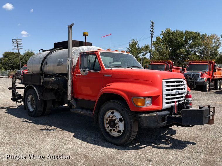 image for item EV6155 1998 Ford F800 oil distributor truck