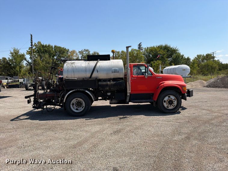 image for item EV6155 1998 Ford F800 oil distributor truck