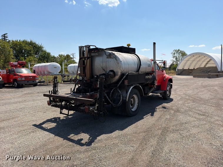 image for item EV6155 1998 Ford F800 oil distributor truck