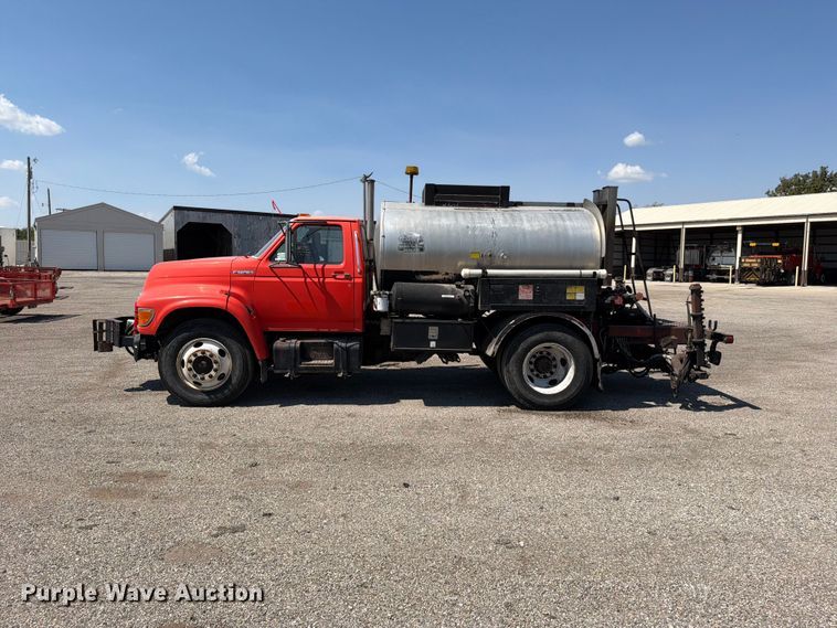 image for item EV6155 1998 Ford F800 oil distributor truck