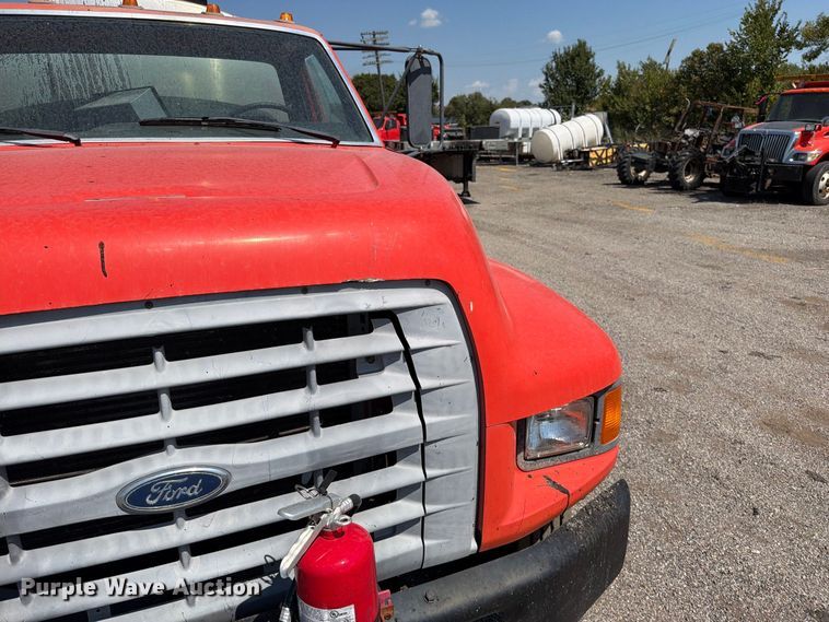 image for item EV6155 1998 Ford F800 oil distributor truck