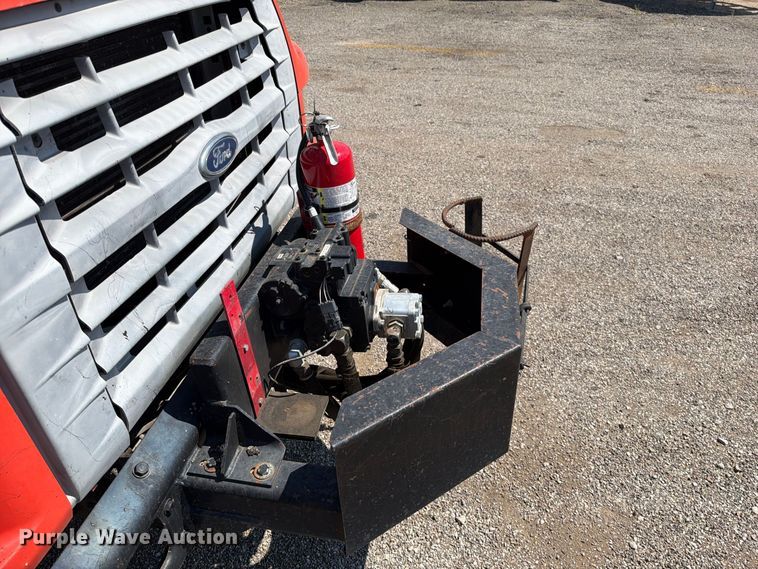 image for item EV6155 1998 Ford F800 oil distributor truck