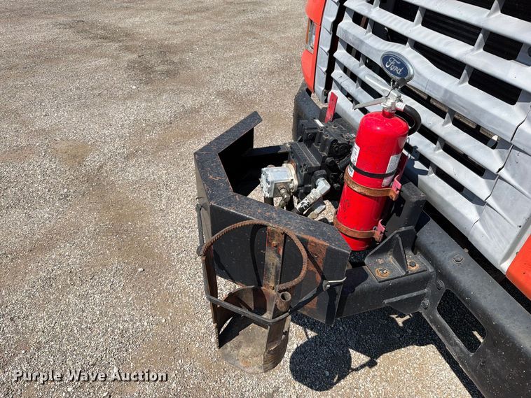 image for item EV6155 1998 Ford F800 oil distributor truck