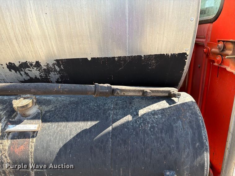 image for item EV6155 1998 Ford F800 oil distributor truck