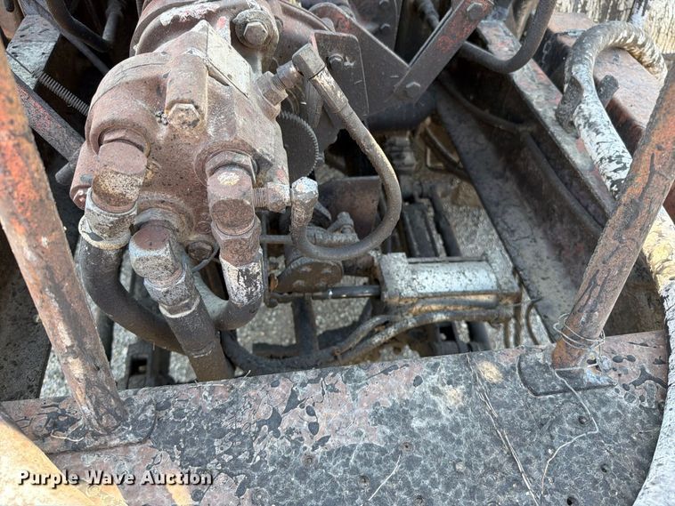 image for item EV6155 1998 Ford F800 oil distributor truck
