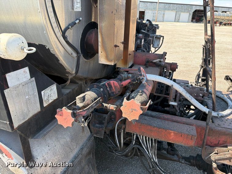 image for item EV6155 1998 Ford F800 oil distributor truck